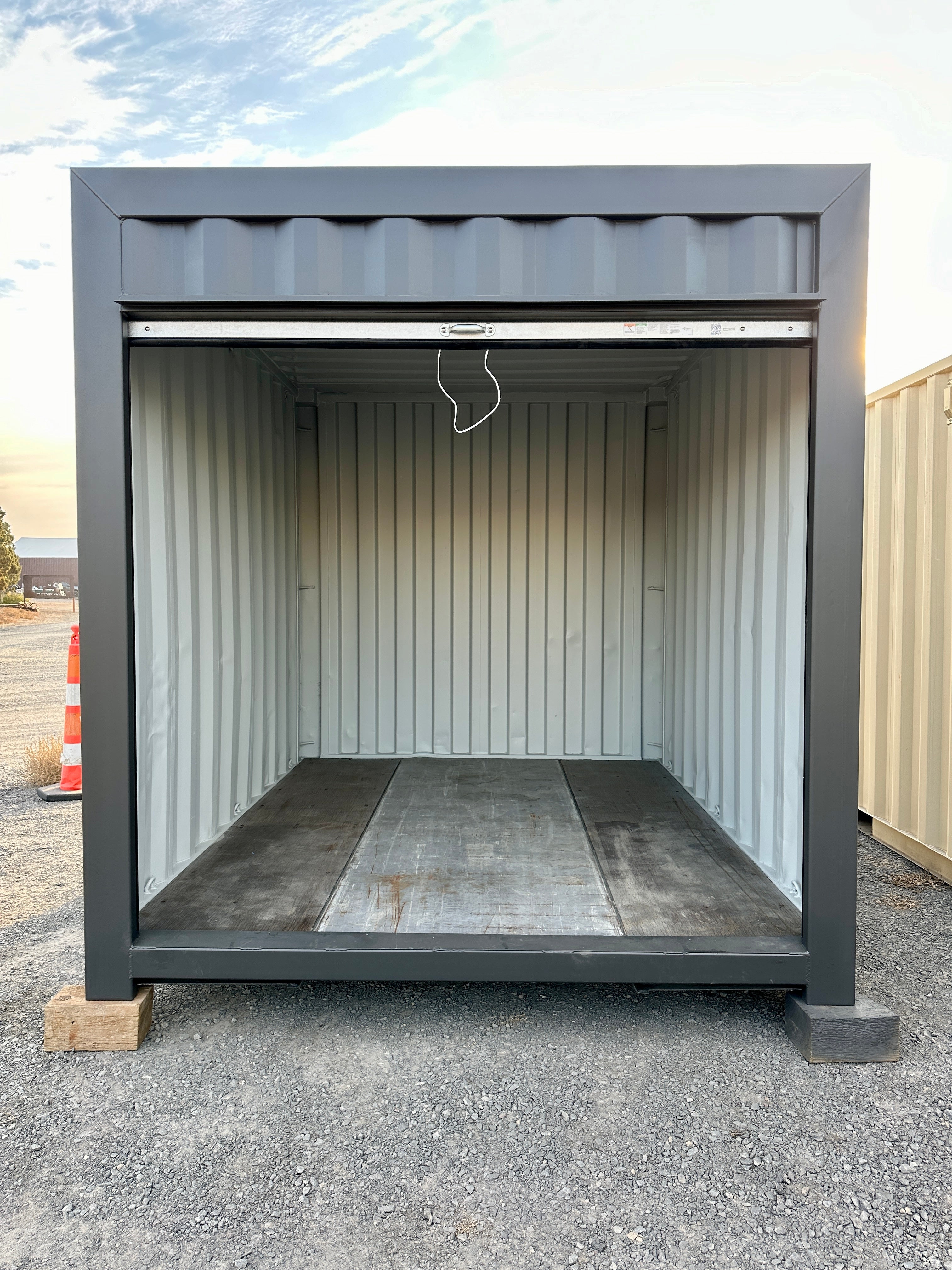 Container Refurb Refurbished 10' Shipping Container with Roll-Up Door (Redmond, OR ...